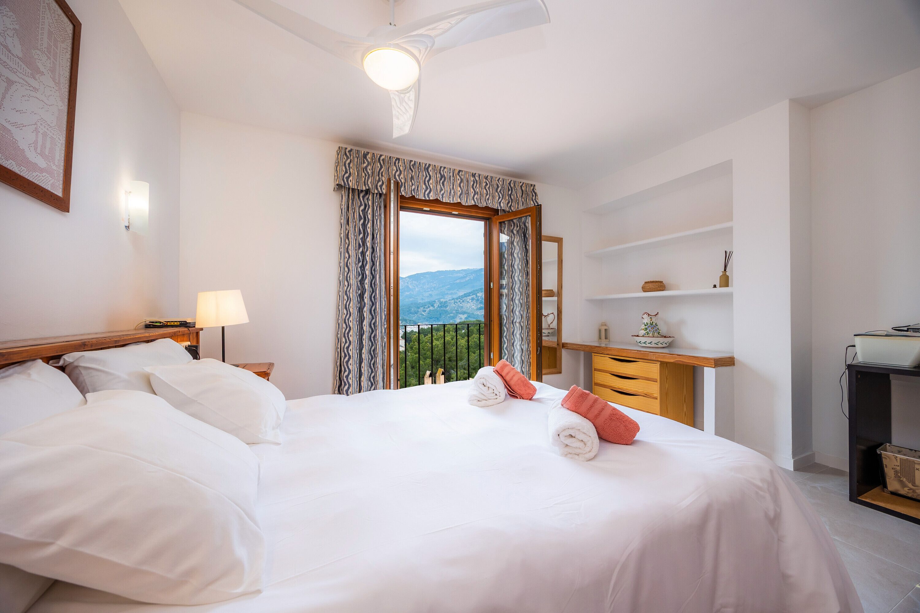 3 bedrooms, desk, iron/ironing board, free WiFi