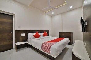 Double Room | Iron/ironing board, free WiFi, bed sheets - Hotel Maan Palace (Ahmedabad)