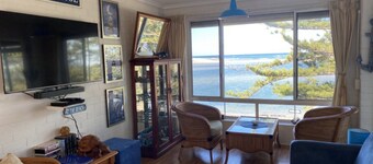 Calm Waters Unit 11 - Stunning waterfront views of Pumicestone Passage