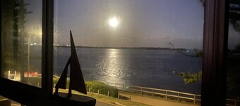 Calm Waters Unit 11 - Stunning waterfront views of Pumicestone Passage