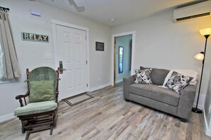 House, 1 Queen Bed with Sofa bed (La Casita Azul) | Living room