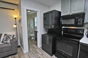 House, 1 Queen Bed with Sofa bed (La Casita Azul) | Private kitchen | Toaster - La Casita Azul by Youngs Suncoast (Gulf Shores)