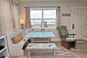 House, 1 Queen Bed with Sofa bed (La Casita Azul) | Dining