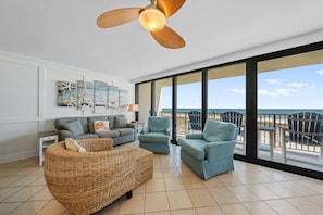 Condo, varias camas (Island Winds West 280) | Área de sala de estar