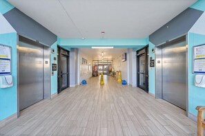 Apartment, Mehrere Betten (Island Winds West 280) | Innenbereich