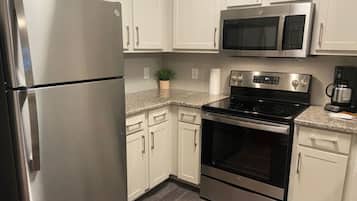 Réfrigérateur, four, plaque de cuisson, lave-vaisselle