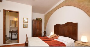 4 bedrooms, free WiFi, bed sheets