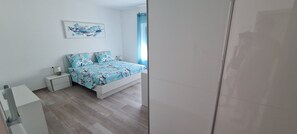 4 Schlafzimmer, Bügeleisen/Bügelbrett, kostenloses WLAN, Bettwäsche