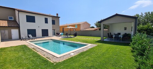 New villa Edi 4 *