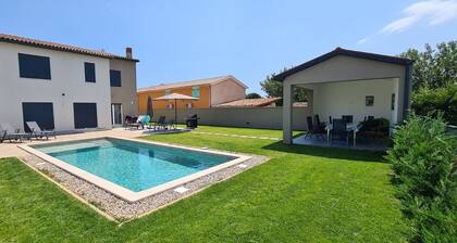 New villa Edi 4 *