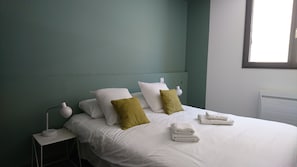 3 chambres, fer et planche Ă repasser, Wi-Fi gratuit, draps fournis