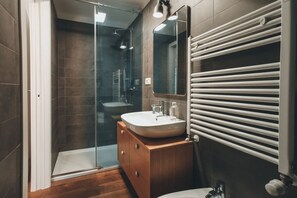 Shower, hair dryer, bidet, towels - L'Archè Comfort&Relax, Luxury loft Porta Venezia (Milano)