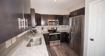 Basic 4BR 6Beds Home 15 Min Downtown ATL Sleeps 8+