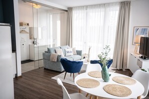 TV, ping pong, books, stereo