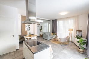 Tv, bøger, stereoanlæg