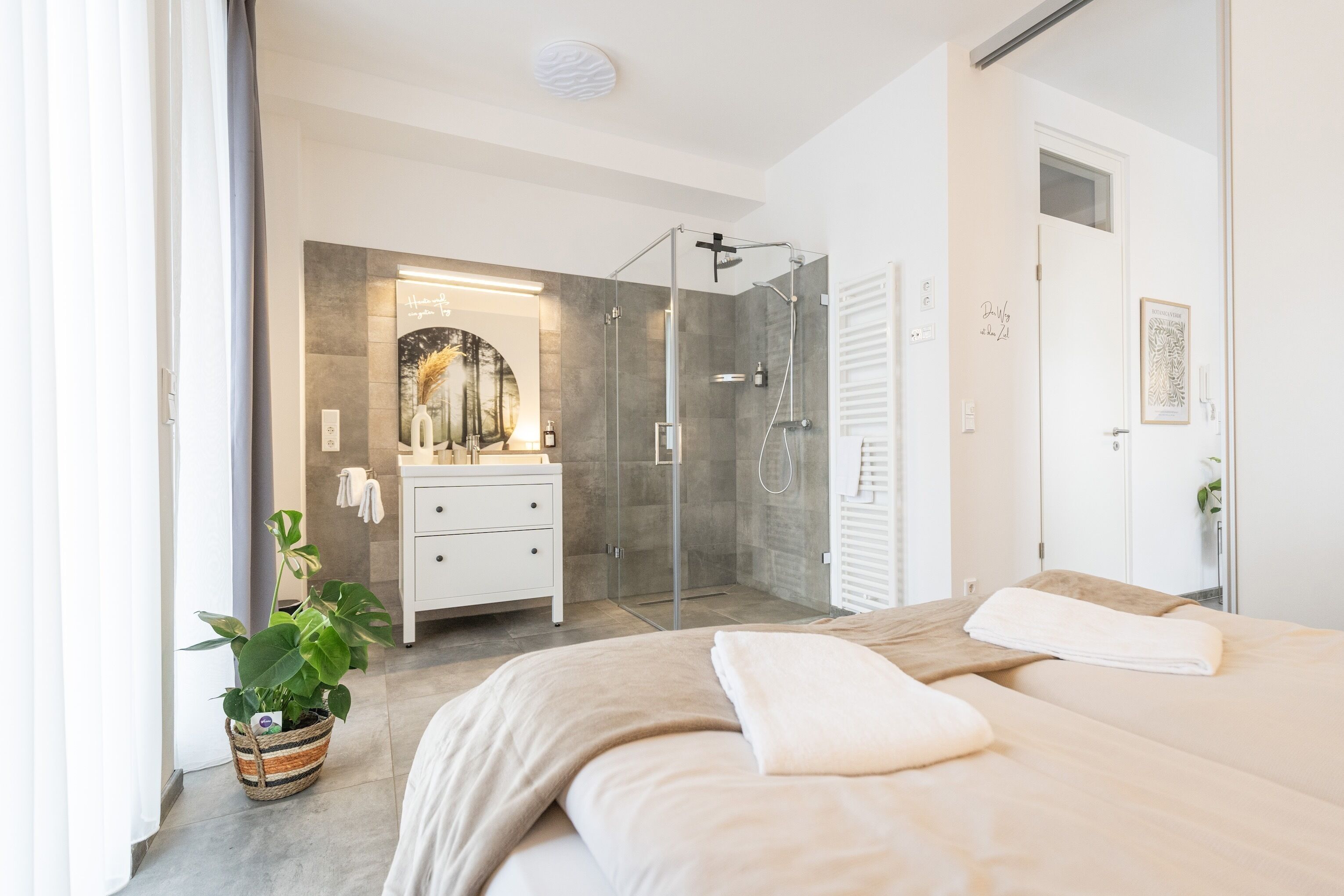 4 Schlafzimmer, Schreibtisch, Bügeleisen/Bügelbrett, Reisekinderbett