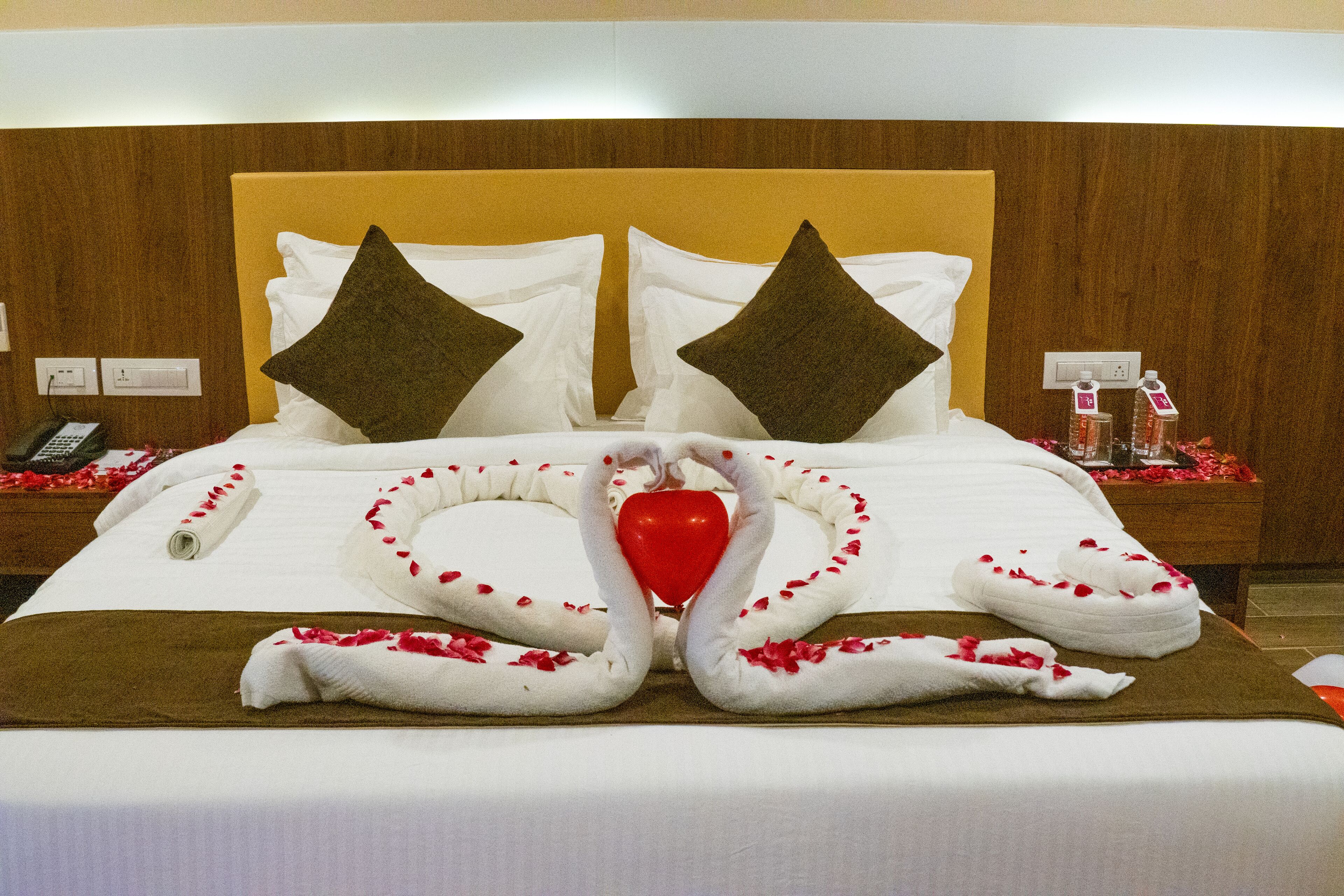 Suite Deluks | Brankas, meja kerja, ruang kerja ramah laptop, dan tirai kedap cahaya