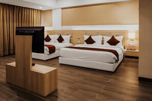 Family Suite | 1 bedroom, in-room safe, desk, laptop workspace