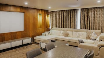 Royal Suite | Living area | Flat-screen TV