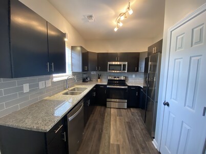 Gated Modern Home 15min away Atlanta with 7 beds B