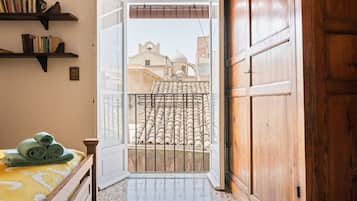 2 Schlafzimmer, BĂŒgeleisen/BĂŒgelbrett, WLAN, BettwĂ€sche