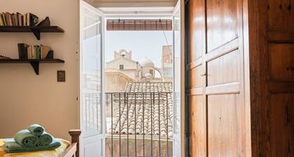 Apt x5 in FULL HISTORIC CENTER! 150m from the sea
