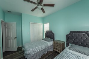 4 Schlafzimmer, Schreibtisch, Bügeleisen/Bügelbrett, kostenloses WLAN