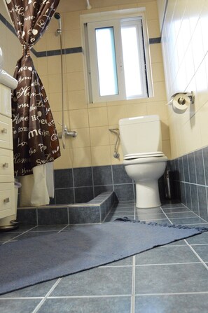 Bathtub - KALAMATA APARTMENT (Καλαματα)
