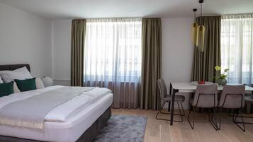 1 bedroom, in-room safe, iron/ironing board, free WiFi