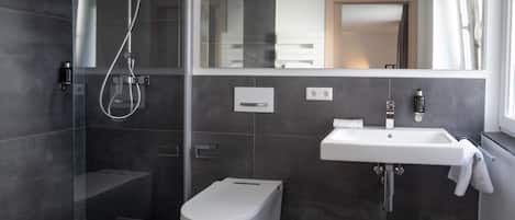 Dusche, Haartrockner, Seife, Shampoo