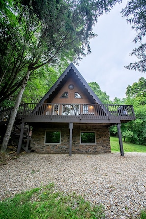 Exterior - Rustic Chalet - Secluded with Hot Tub & Pool Table (Hanover Township)