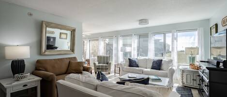 Télévision, lecteur de DVD, livres