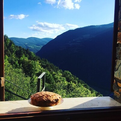 Spacious house (sleeps 7) with incredible view HUT6007971