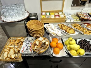 Free daily buffet breakfast - Cape Palace Hotel (Istanbul)