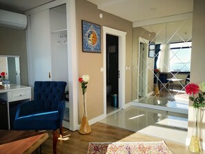 Deluxe Room with Panoramic Sea View | Wohnbereich
