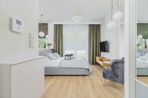 Bügeleisen/Bügelbrett, Reisekinderbett, WLAN, Bettwäsche