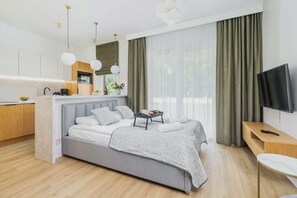 Iron/ironing board, travel cot, WiFi, bed sheets