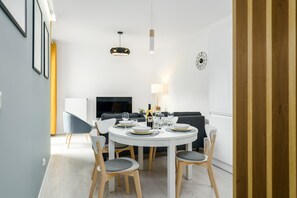 Dining - Wołkowyska 30 Poznań | Functional Apartment in a Garage | Balcony | Excellent Lo (Poznan)