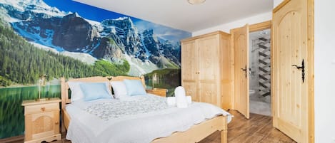 2 bedrooms, iron/ironing board, WiFi, bed sheets