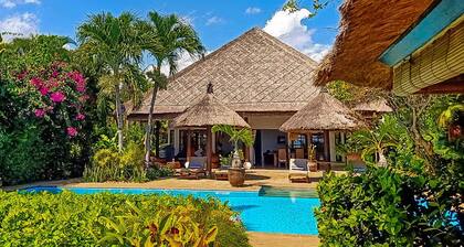 Private and Peaceful Beachfront Pool Villa @ Lokopaksa, Seririt!