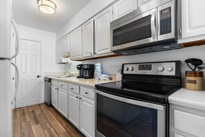 Apartamento, 1 cama de matrimonio grande con sofá cama (Edgewater 41) | Cocina privada | Utensilios de cocina