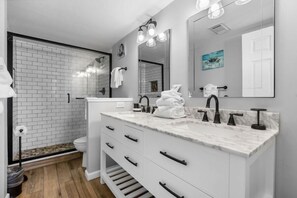 Condo, 1 King Bed with Sofa bed (Edgewater 41) | Bathroom | Towels - Edgewater 41 (Gulf Shores)