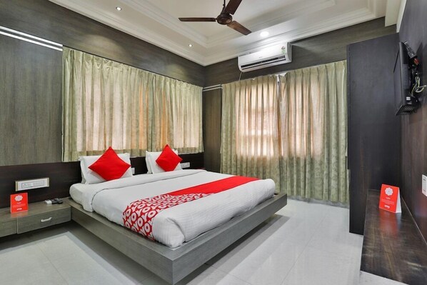 Free WiFi, bed sheets