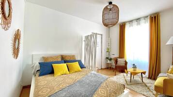 Iron/ironing board, free WiFi, bed sheets