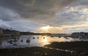 Cottage | Marina - Beautiful Sea Front Cottage in the Ocean City (Plymouth)