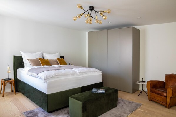 1 slaapkamer, een kluis op de kamer, een strijkplank/strijkijzer