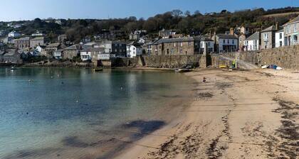 Grade Il Historic Cottage in Mousehole