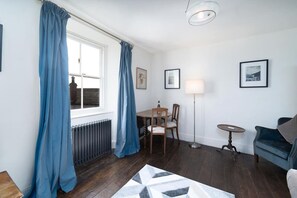 Dining - Grade Il Historic Cottage in Mousehole (Mousehole)