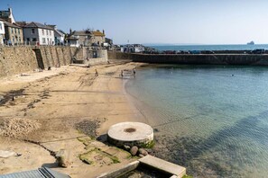 Beach nearby - Grade Il Historic Cottage in Mousehole (Mousehole)