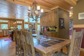 Dining - Astonishing mountain views, 7 acres lot (RHODODENDRON)